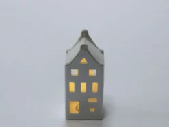 CASA PORCELANA CON LED 15CM BLANCA A