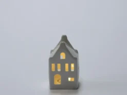 CASA PORCELANA CON LED 10CM BLANCA D