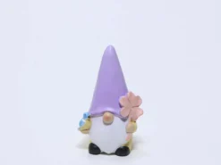 FIGURA GNOMO 15CM LILA