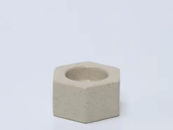 PORTAVELAS HEXAGONAL BEIGE Ø7X4CM